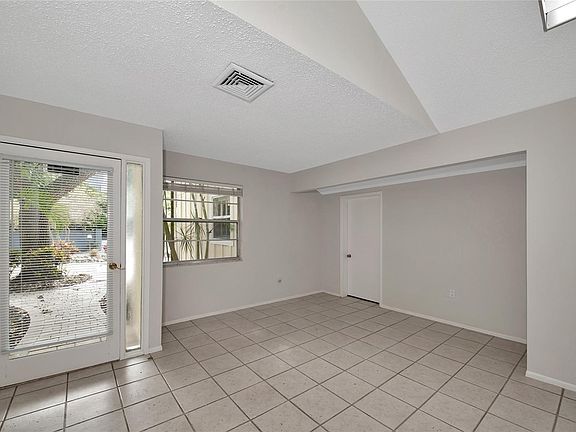 5th image of 205 Garden Ln