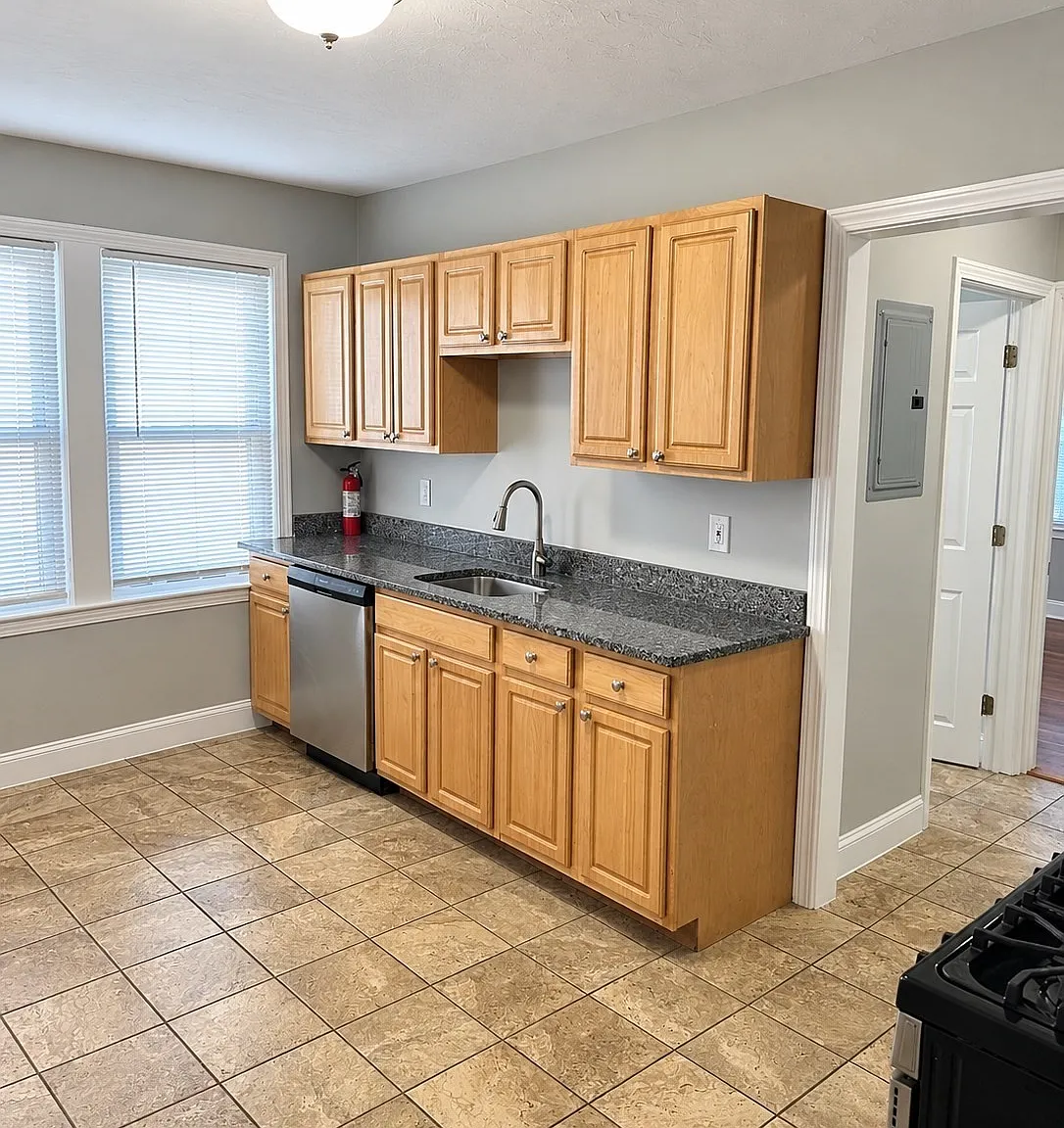 2 bed, 1.0 bath, 900 sqft, $2,700 — Photo 3