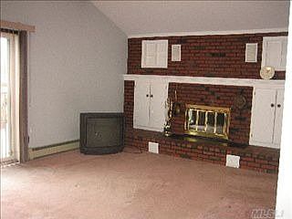 3rd image of 732 Seabury Ave