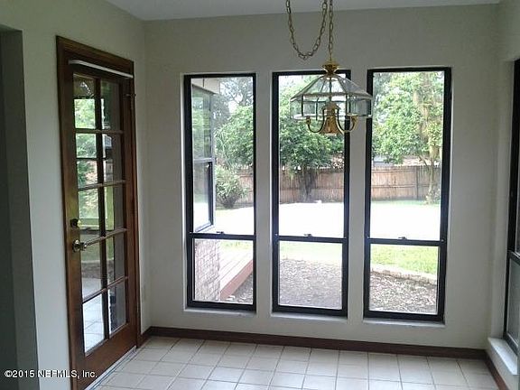 5th image of 945 Silverridge Ct