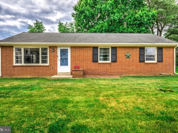 52 Wilson Ave, Leola, PA 17540