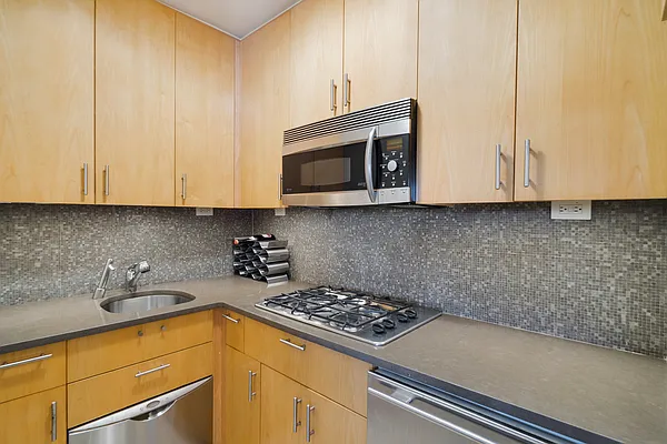 Rented by R New York | media 19