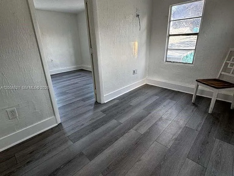 1121 NW 40th St #4 — Photo 4