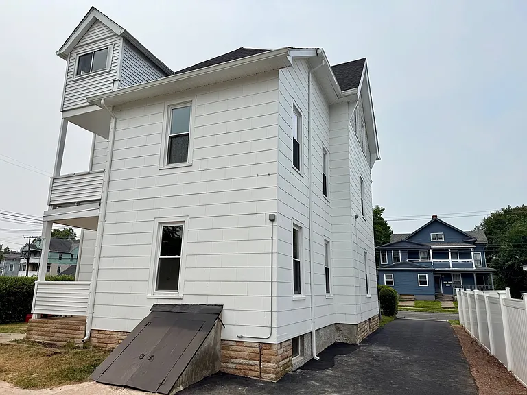 449 Stanley St #2 — Photo 33