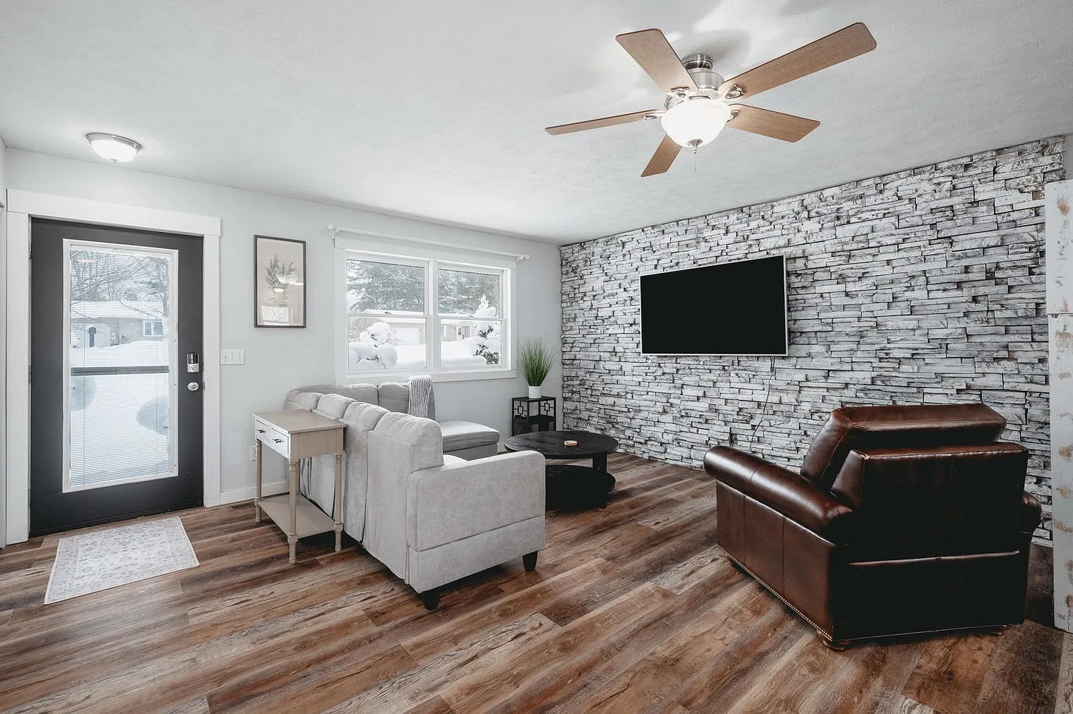 4 bed, 3.0 bath, 1205 sqft, $1,438 — Photo 2