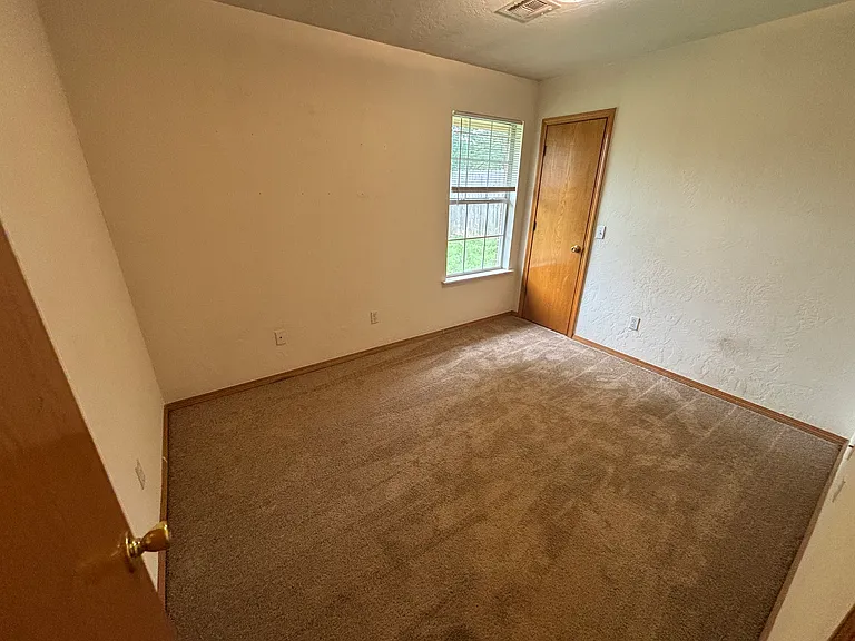 2121 N Burdick St — Photo 9