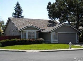 393 Shannon Dr, Vacaville, CA 95688