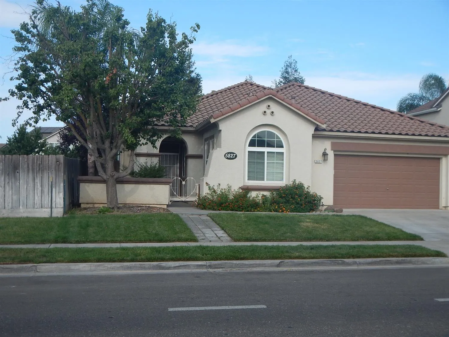 5827 Saxon Way photo 1