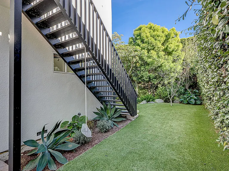 204 N Poinsettia Ave — Photo 43