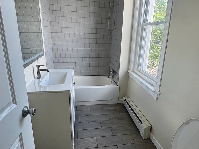 1151 E 4th St #2 — Photo 8