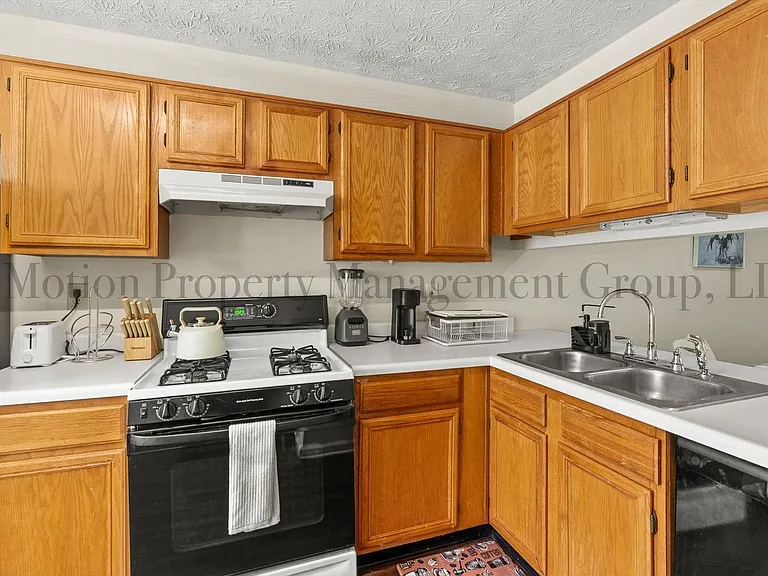 6426 Charter Way — Photo 5
