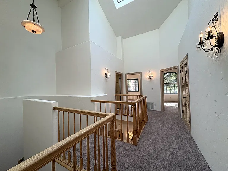 712 Elizabeth Ln — Photo 22