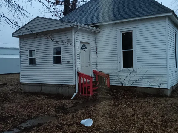 210 E Cyrus St, Farmersburg, IN 47850