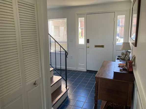 160 Fairfield Woods Rd APT 10, Fairfield, CT 06825