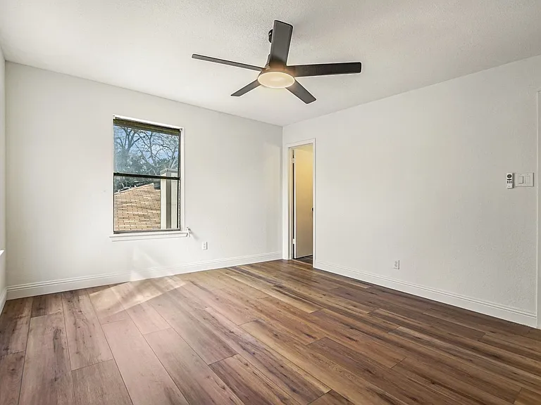 2103 Mistletoe Ave — Photo 12