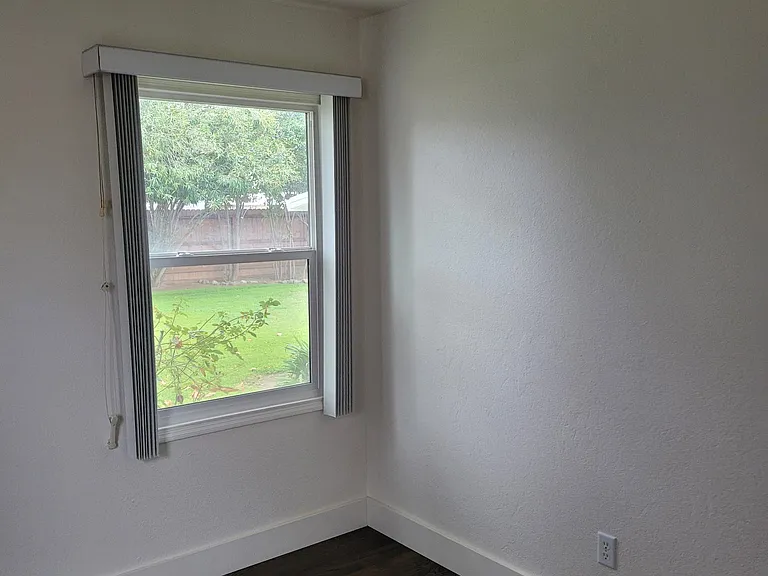 423 E Barrymore St — Photo 12