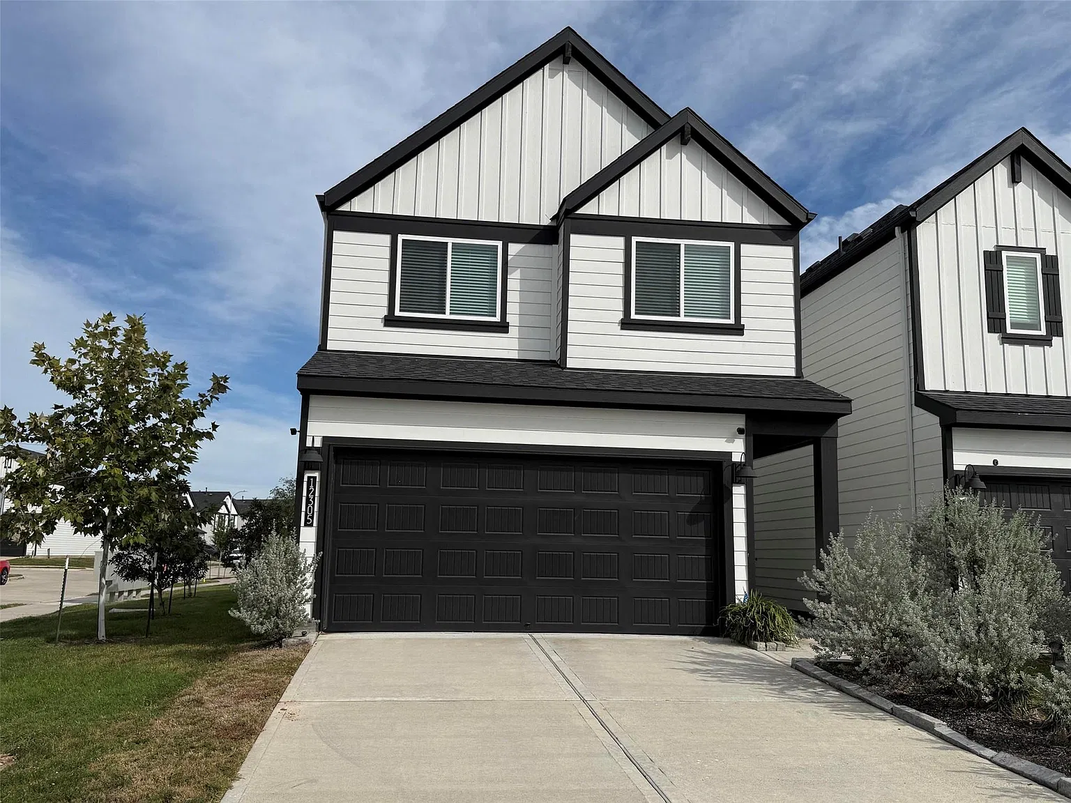 3 bed, 2.5 bath, 1979 sqft, $2,225 — Photo 1