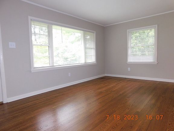 3rd image of 3800 Woodlake Dr