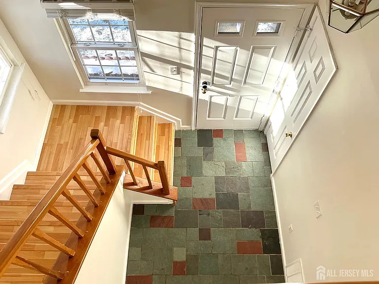 246 Hyde Park Rd — Photo 10