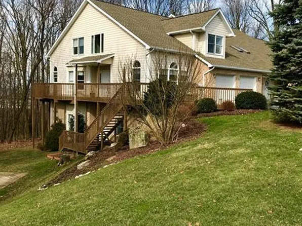 75 Lakeridge Dr, Greensburg, PA 15601
