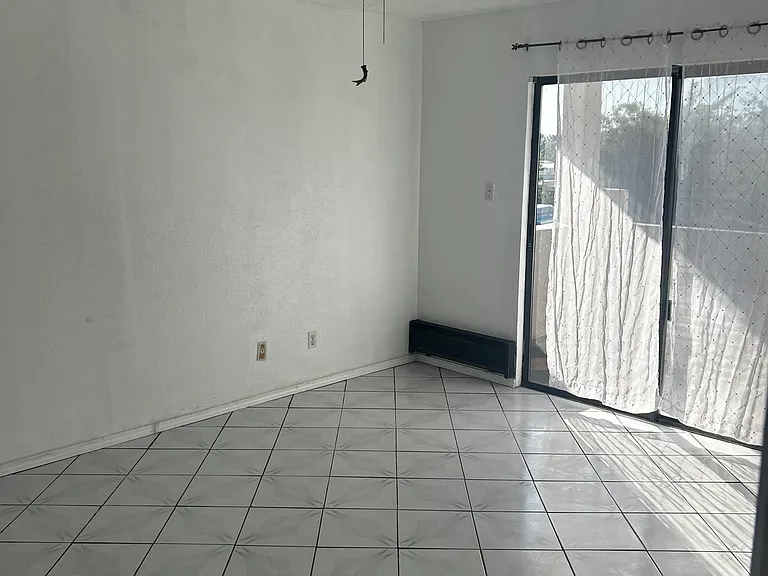 1620 Birch Ct — Photo 10