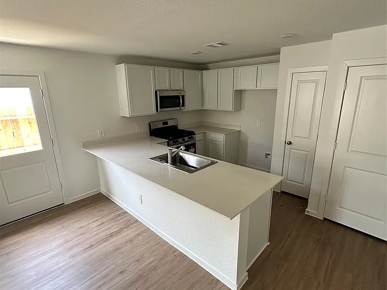 1518 San Sebastien Dr — Photo 3