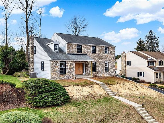 3rd image of 658 W Rolling Rd