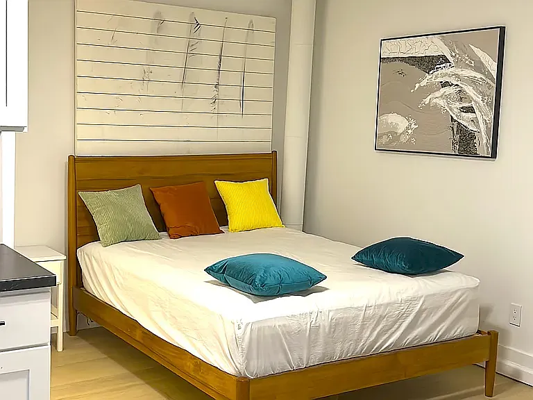 Studio, 400 sqft, $1,290 — Photo 2