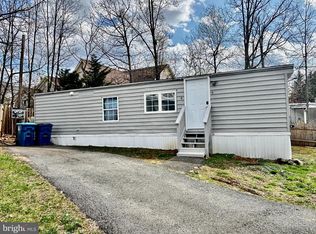 11209 Mobile Dr, Fairfax, VA