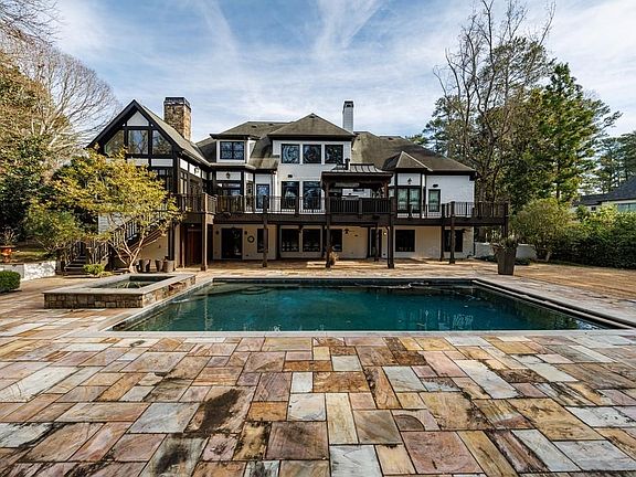 3rd image of 4500 Powers Ferry Rd