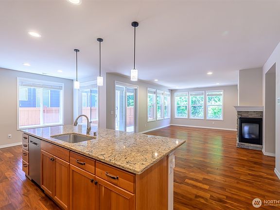 5th image of 4901 Orcas Street NE