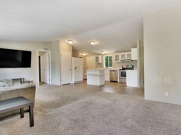 4th image of 11307 201st Avenue Ct E