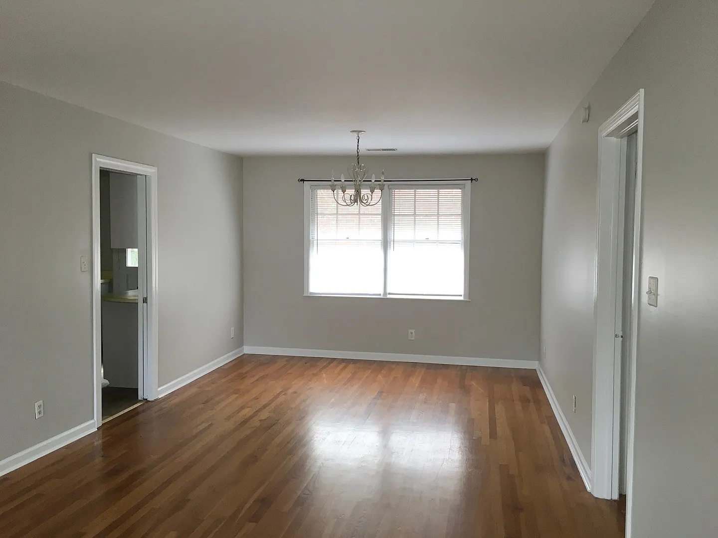 2 Bedroom 1 Bath Apartment in Radcliffeborough - Downtown Charleston — Photo 3