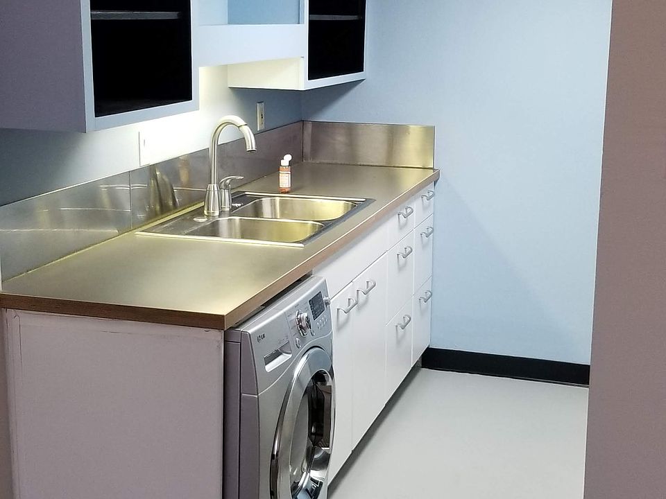 Kitchen with washer/dryer