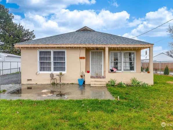 212 S 39th Avenue, West Richland, WA 99353