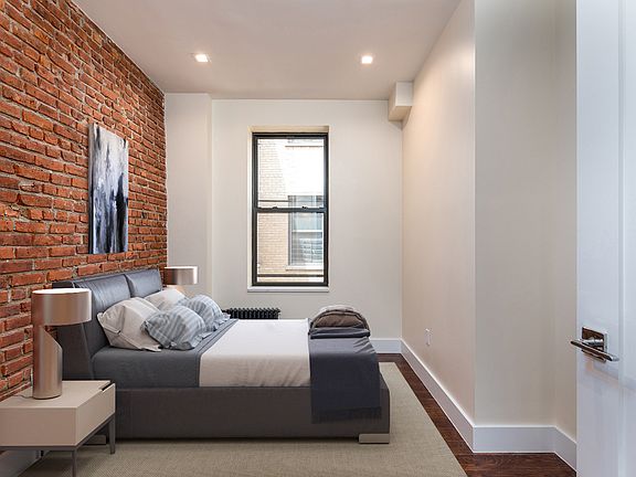 5th image of 941 Washington Ave #504