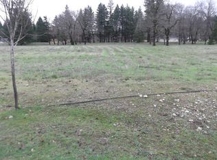 552 E Forks Cir, Cave Junction, OR 97523