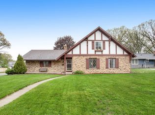 2423 Ridgefield Rd, Portage, MI 49024