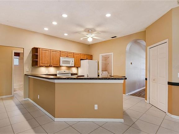 Breakfast bar and closet pantry
