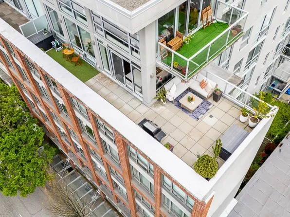919 Station St #804, Vancouver, BC V6A 4L9