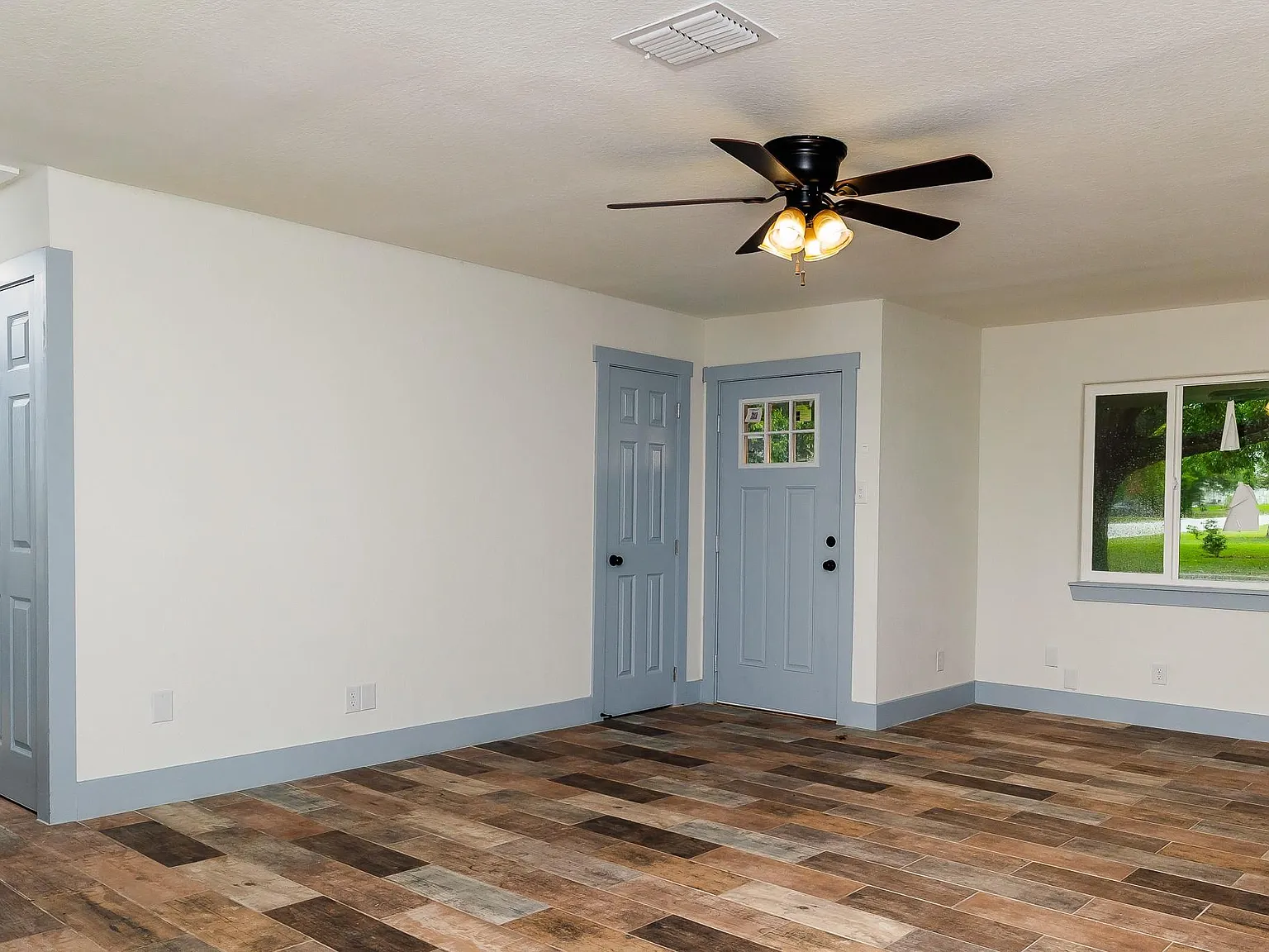 3 bed, 1.0 bath, 998 sqft, $1,650 — Photo 4