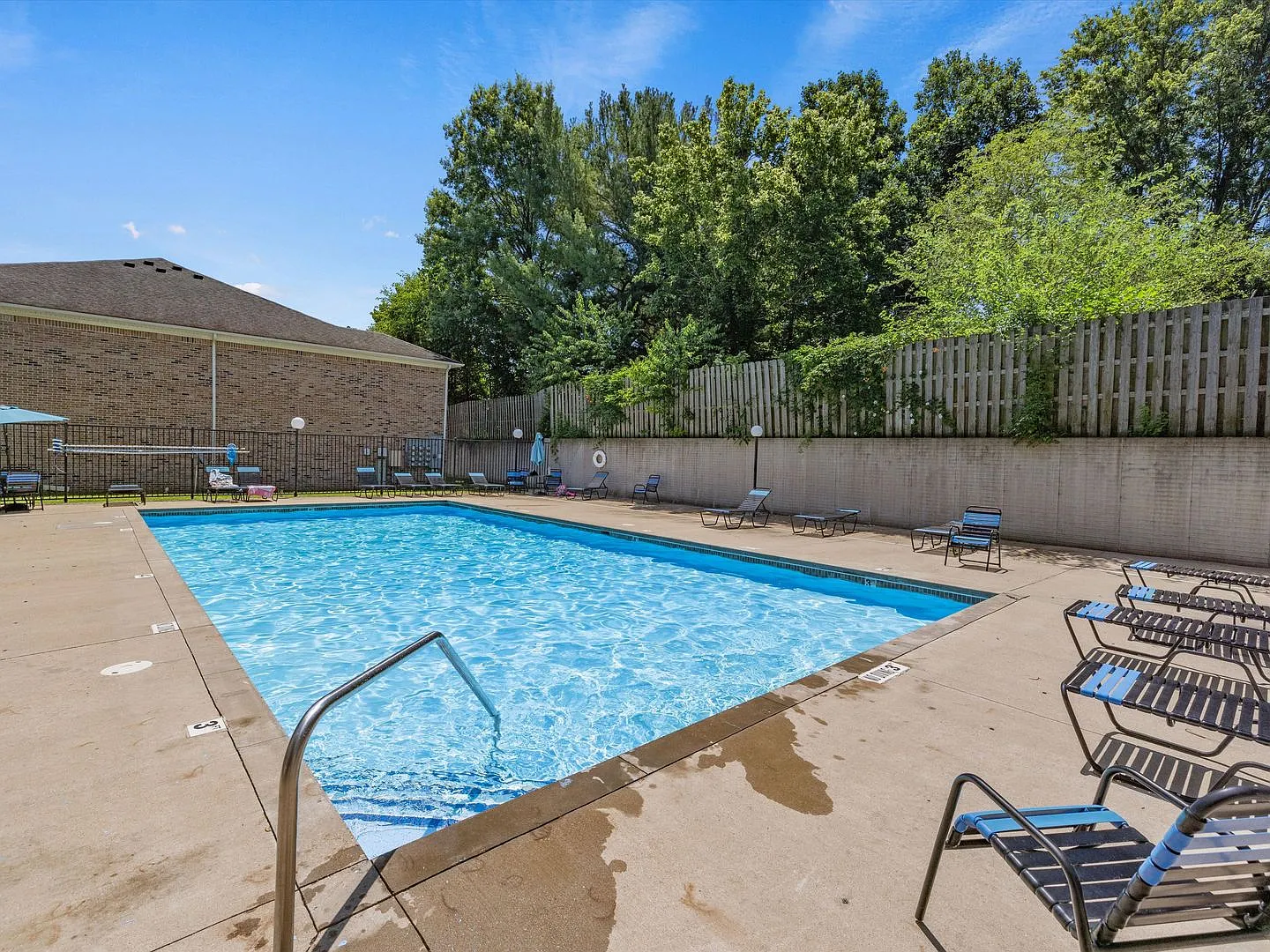 Castle Schools Affordable Newburgh Indiana 2 Bedroom — Photo 3