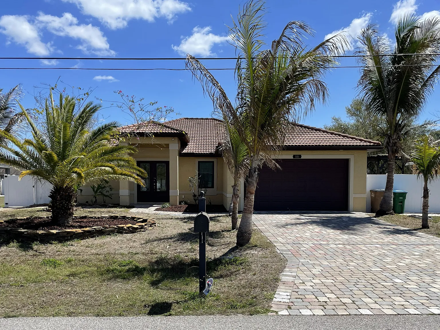 3 bed, 1984 sqft, $2,200 — Photo 1