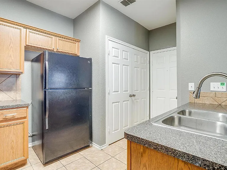 812 Walnut St — Photo 6