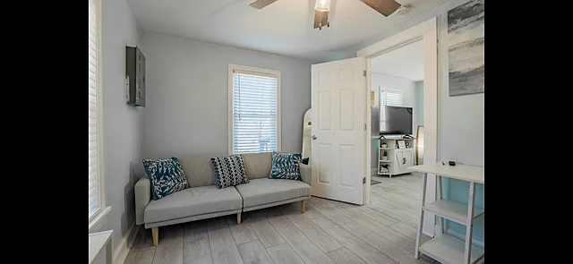 2614 W Oregon St — Photo 14