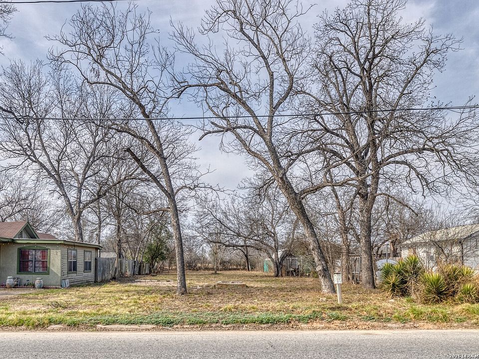 1st image of 224 E Leona St