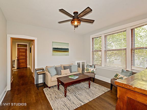 3rd image of 1951 W Cullom Ave #1