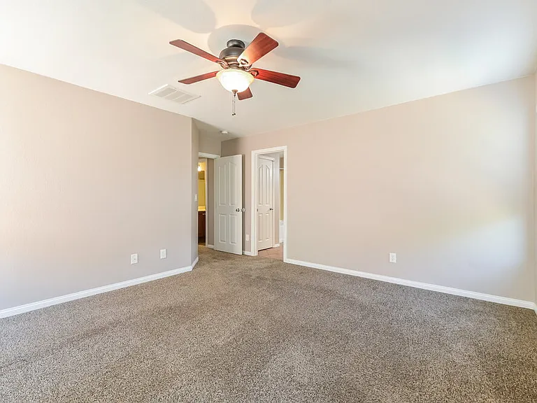 10012 Pelham Park Ave — Photo 9