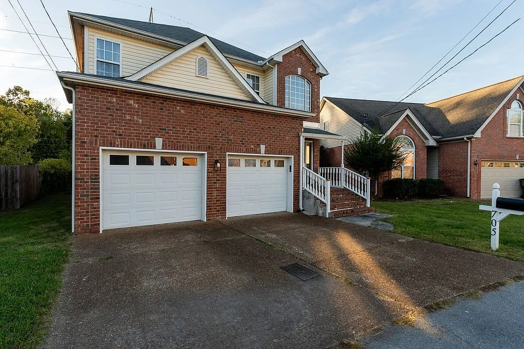 705 Brent Glen Pl — Photo 1