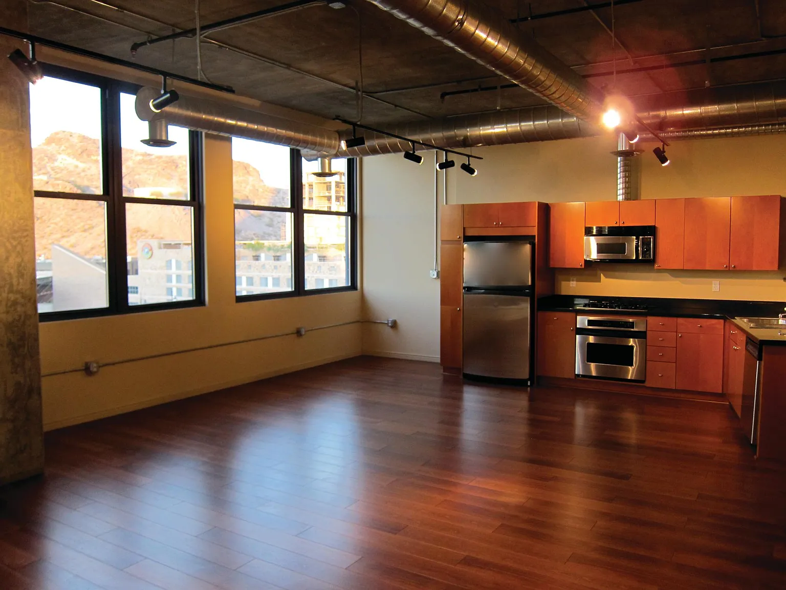 21 E 6th Street — Photo 2